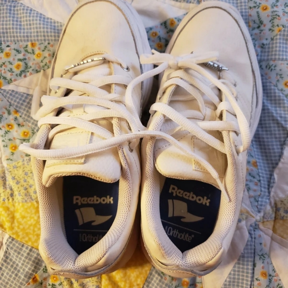 Women size 7 Reebok